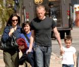 Jennifer Connelly en famille dans les rues de New York en mai 2009<br />