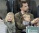 Letizia d'Espagne et Felipe, avec leurs petites Leonor et Sofia, à Madrid, lors d'un match d'exhibition caritatif entre Rafael Nadal et Roger Federer. 22/12/2010