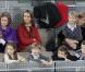La reine Sofia, ses filles Cristina et Elena, et leurs enfants, à Madrid, lors d'un match d'exhibition caritatif entre Rafael Nadal et Roger Federer. 22/12/2010