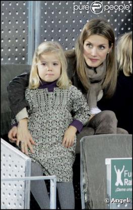 Letizia et Sofia à Madrid, lors d'un match d'exhibition caritatif entre Rafael Nadal et Roger Federer. 22/12/2010