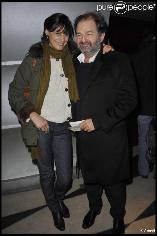Inès et Denis Olivennes à la générale du spectacle Enfin sur scène ?, de Gaspard Proust, le 16 décembre 2010.