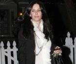 Courteney Cox et sa fille Coco sortent d'une fête, la veille de Noël. Los Angeles, le 24/12/2010