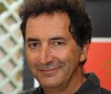 François Morel prêtera sa voix à l'un des personnages de  Tante Hilda .