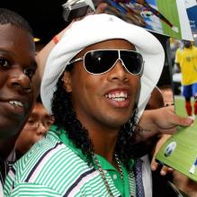 En janvier 2011, Ronaldinho ponctue son bras de fer avec le Milan AC d'une énième saute d'humeur...