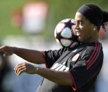 En janvier 2011, Ronaldinho ponctue son bras de fer avec le Milan AC d'une énième saute d'humeur...