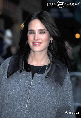 Jennifer Connelly était l'invitée de David Letterman, sur CBS, le 5 janvier 2011. Ici à la sortie des studios, à New York.