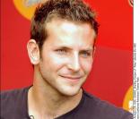 Une jolie romance semble naître entre Rhona Mitra et bradley Cooper