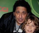 Smaïn et son fils Rayan à Bercy, pour assister au spectacle Saltimbanco, le 13 janvier 2011. 