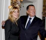 Jean-Claude Camus reçoit la croix de Commandeur de l\'Ordre national du Mérite au pavillon Pavillon d\'Armenonville, à Paris, le 24 janvier 2011 : Sinclair et Amanda Sthers<br />