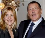 Jean-Claude Camus reçoit la croix de Commandeur de l\'Ordre national du Mérite au pavillon Pavillon d\'Armenonville, à Paris, le 24 janvier 2011 : avec Amanda Sthers <br />