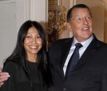 Jean-Claude Camus reçoit la croix de Commandeur de l'Ordre national du Mérite au pavillon Pavillon d'Armenonville, à Paris, le 24 janvier 2011 : avec Anggun 