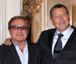 Jean-Claude Camus reçoit la croix de Commandeur de l\'Ordre national du Mérite au pavillon Pavillon d\'Armenonville, à Paris, le 24 janvier 2011 : avec Orlando<br />