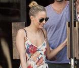 Nicole Richie porte une robe de sa marque Winter Kate à Los Angeles, le 27 janvier 2011.