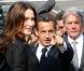 Carla Bruni et Nicolas Sarkozy en Chine, le 30 avril 2010. Alain Delon est à leurs côtés. 