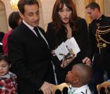 Carla Bruni et Nicolas Sarkozy lors du Noël de l'Elysée, le 15 décembre 2010. 