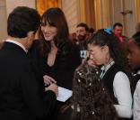 Carla Bruni et Nicolas Sarkozy au Noël de l'Elysée, le 15 décembre 2010. 