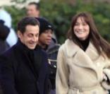 Photo exclusive de Carla Bruni et de Nicolas Sarkozy, lors de leur officialisation à Disneyland Paris, le 15 décembre 2007.