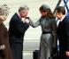 Nicolas Sarkozy et Carla Bruni lors de leur premier voyage officiel de mariés, en Angleterre, en mars 2008. Ils ont été reçus par la reine Elizabeth II, le prince Charles et Camilla.