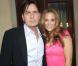 Pas de cravate au mariage de Charlie Sheen