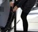 Pamela Anderson obligée de se dévêtir pour passer les portiques électroniques de l'aéroport de Los Angeles, d'où elle a décollé le 4 février 2011 à destination de Dallas, où se jouera le Super Bowl, le 6 février 2011.