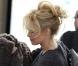 Pamela Anderson obligée de se dévêtir pour passer les portiques électroniques de l'aéroport de Los Angeles, d'où elle a décollé le 4 février 2011 à destination de Dallas, où se jouera le Super Bowl, le 6 février 2011.