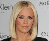 La ravissante Jenny McCarthy est de nouveau célibataire.