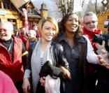 Accueil très chaleureux pour les comédiennes de Plus Belle La Vie, Dounia Coesens et Nadège Beausson-Diagne lors du Festival de Luchon, le 12 février 2011