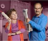 Marion Game (Huguette) et Gérard Hernandez (Raymond) dans Scènes de ménages
