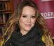 Hilary Duff nous ravit avec un chevelur tye and dye" ondulée, 1er décembre 2010. 