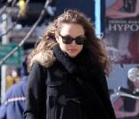 Natalie Portman fait profil bas avec une duffle-coat à New York, le 8 février 2011. 