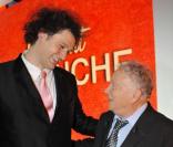 Éric Antoine et Philippe Bouvard sur le plateau de l'émission Vivement Dimanche, diffusée le 20 février 2011.