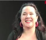 Magalie Vaé répond à une interview pour  Télé-Loisirs , à l'occasion de son retour sur le devant de la scène musicale avec le single  L'homme-shampooing .