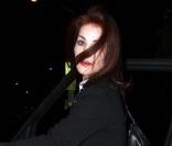  Priscilla Presley sort du restaurant Sur dans West Hollywood en compagnie d'un inconnu à Los Angeles le 18 février 2011 
