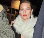 Kate Moss à son arrivée à une soirée londonienne le 21 février 2011 