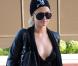 Paris Hilton : Décolleté provocant et baskets, un cocktail explosif !