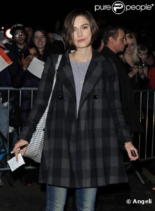 Keira Knightley à la sortie du Comedy Theatre à Londres, où elle joue Children's Hour, le 26 février 2011