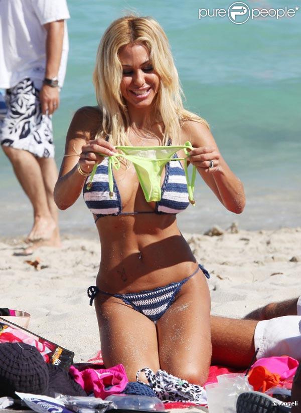 Shauna Sand et son futur-ex-mari Laurent, sur une plage de Miami, le 26 février 2011.