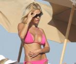 Shauna Sand, qui vient d'annoncer son divorce, parade sur une plage de Miami, le 28 février 2011.