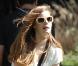 Amy Adams dans un parc de Beverly Hills le 5 mars 2011, avec son compagnon Darren Le Gallo, et leur fille Aviana