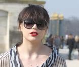 Daisy Lowe arrive au défilé de mode Viktor & Rolf, collection prêt à porter automne-hiver 2011/2012 à Paris le 5 mars 2011