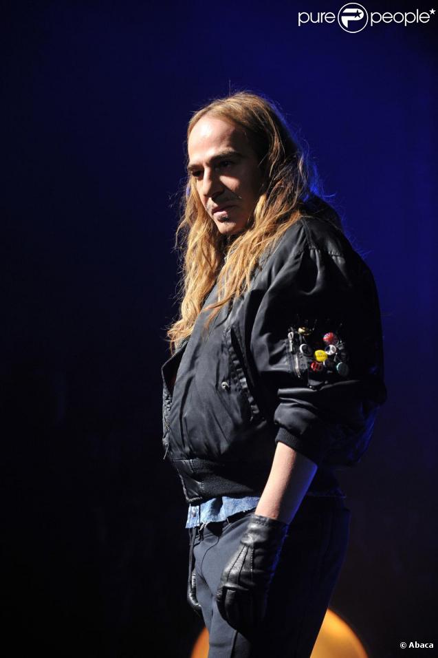 John Galliano à la fin de son défilé Dior en janvier 2010