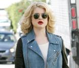 Kelly Osbourne et son boyfriend se promènent dans les rues de Los Angeles le 10 mars 2011