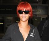 <p>Rihanna : de retour de Sidney en Australie, elle arrive à l\'aéroport de LAX International à Los Angeles le 13 mars 2011</p>