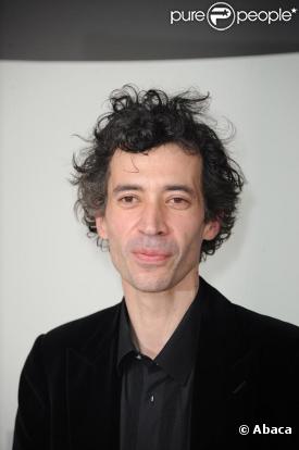 Eric Elmosnino démarrera le tournage de  La guerre des boutons  le 13 avril 2011.