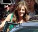 La ravissante Elizabeth Hurley sur le tournage de  Wonder Woman , à Los Angeles, le 15 mars 2011.
