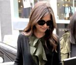 Katie Holmes se rend chez Barneys New York, le 16 mars 2011.