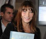 Carla Bruni-Sarkozy au Salon du livre 2011, le vendredi 18 mars 2011.