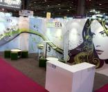 Stand de la marque Bookeen, qui propose des livres électroniques dédiés à la lecture numérique.