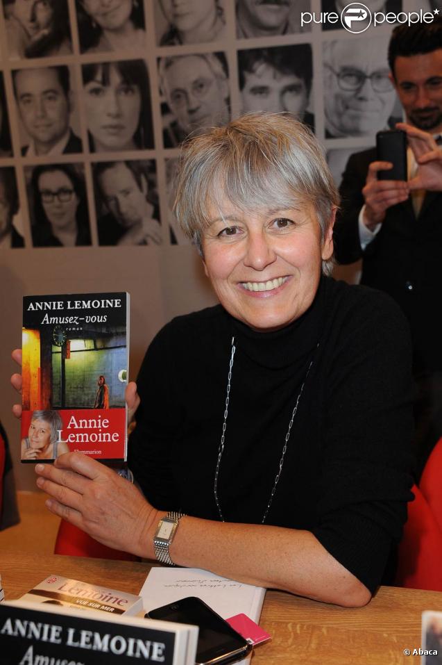 Annie Lemoine au Salon Du Livre, à Porte de Versailles, le 18 mars 2011.
