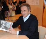 Michel Drucker au Salon Du Livre, à Porte de Versailles, le 18 mars 2011.